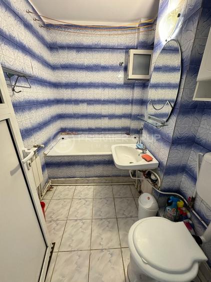 Apartament cu 3 camere în Podu Roș