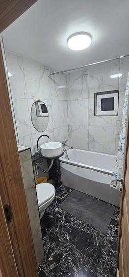 Apartament cu 3 camere decomandat în Exterior Vest