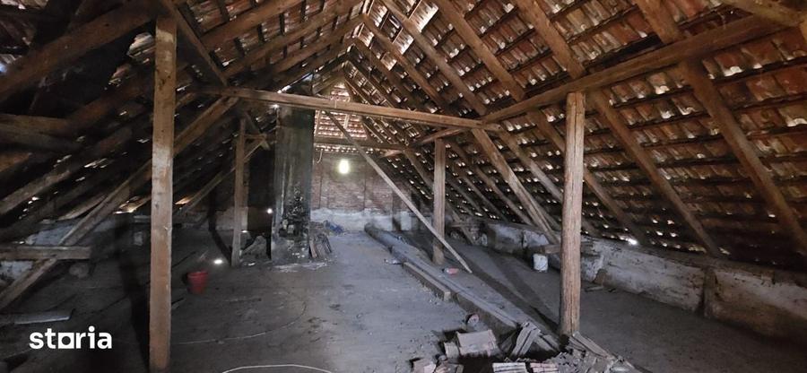 Casă cu 6 camere cu Teren 5766 Mp în Iosefin