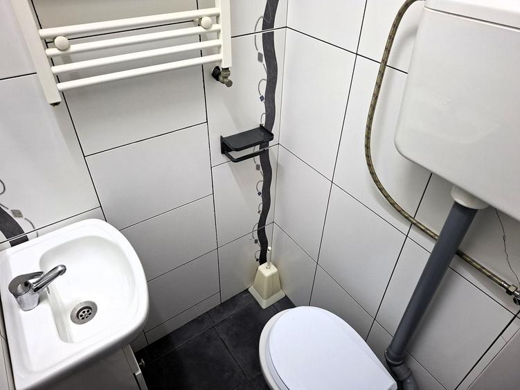 Casă individuală cu 10 camere cu Canalizare în Doamna Ghica