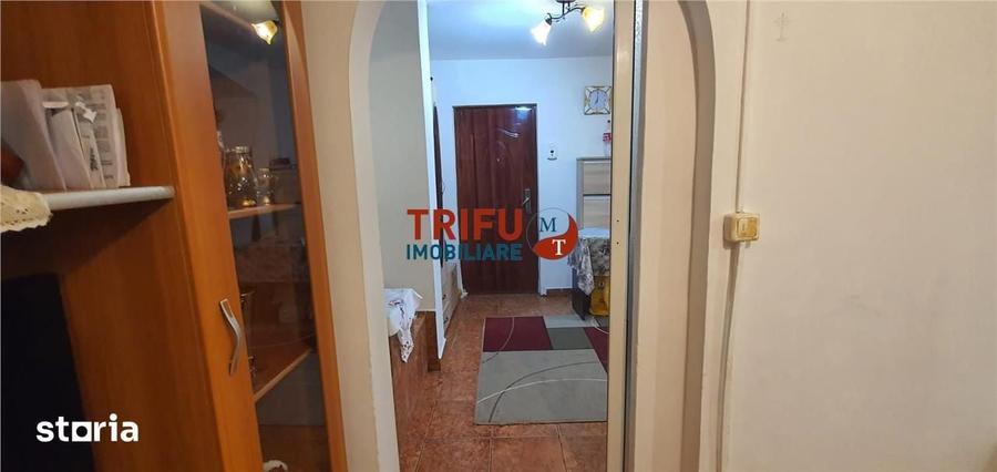 Apartament cu 3 camere decomandat, mobilat în Tolstoi