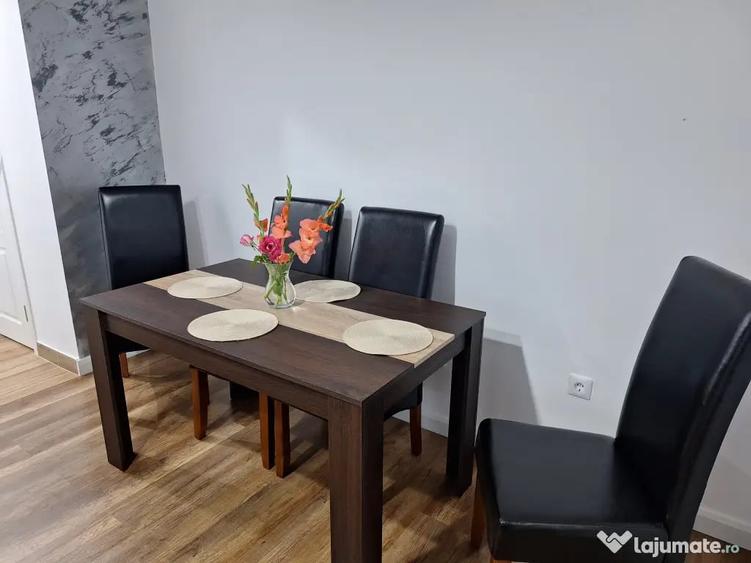 Apartament cu 3 camere decomandat în Aleea Trandafirilor