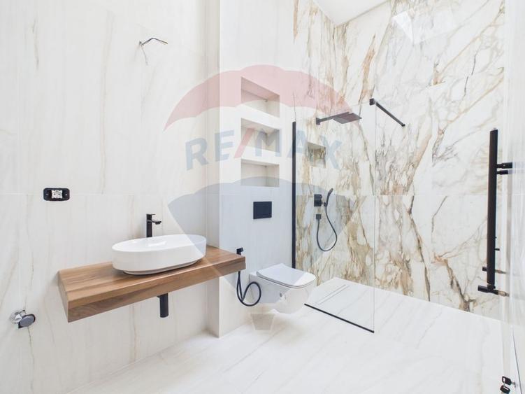 Apartament cu 4 camere decomandat în Calea Moroieni