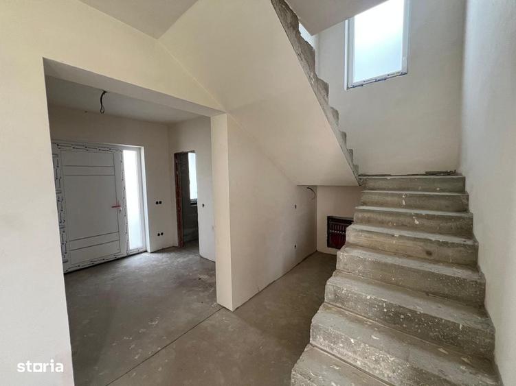 Casă cu 4 camere în Central