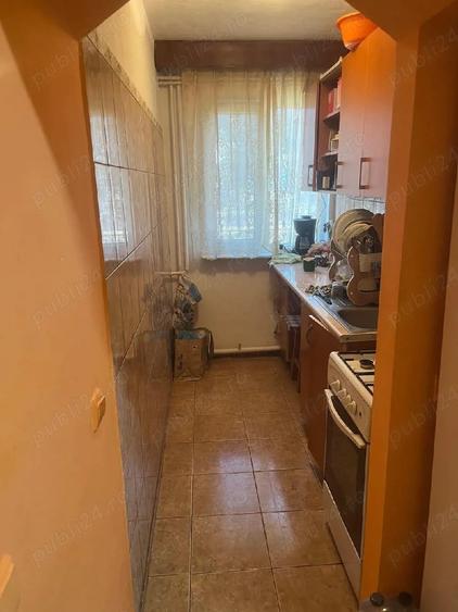 Apartament cu 2 camere semidecomandat în Craiovița Nouă