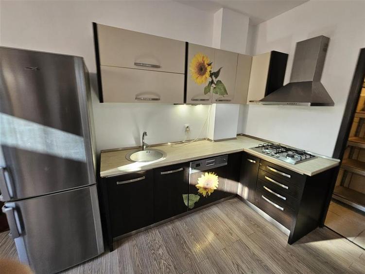 Apartament cu 3 camere decomandat, mobilat în Centrul Istoric