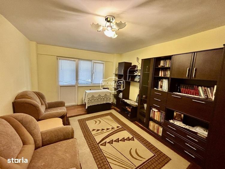 Apartament cu 4 camere decomandat în Central