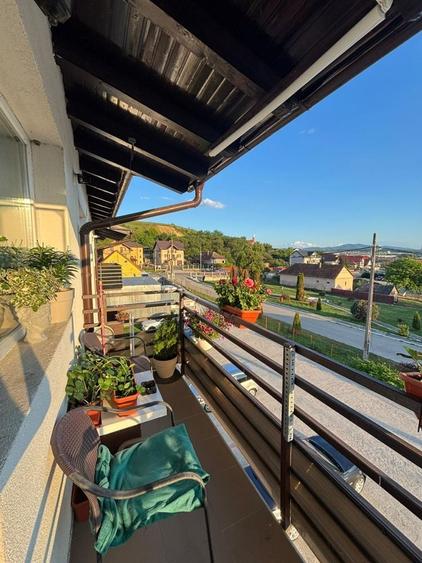 Apartament cu 2 camere decomandat în Crișeni