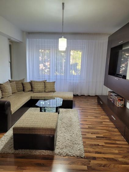 Apartament cu 3 camere decomandat în Dacia