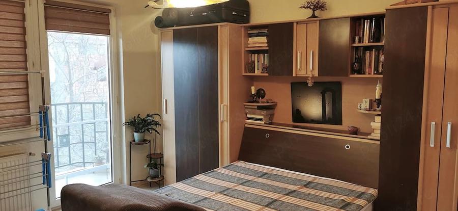 Apartament cu 3 camere semidecomandat în Plevnei