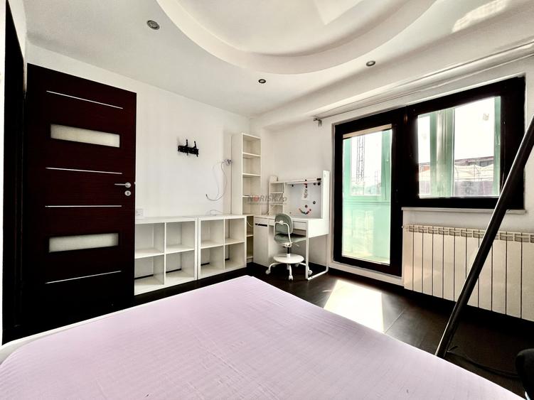 Apartament cu 3 camere semidecomandat, mobilat în Centrul Civic