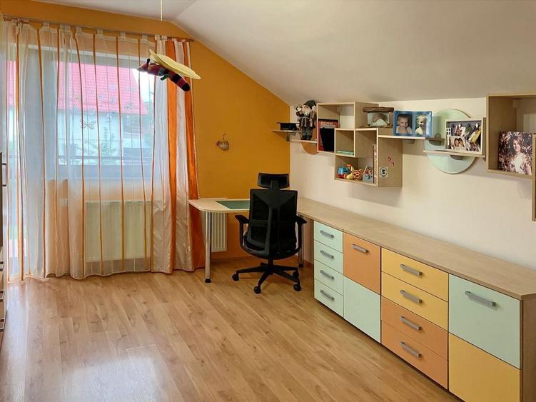 Casă individuală cu 5 camere cu Canalizare în Hărman