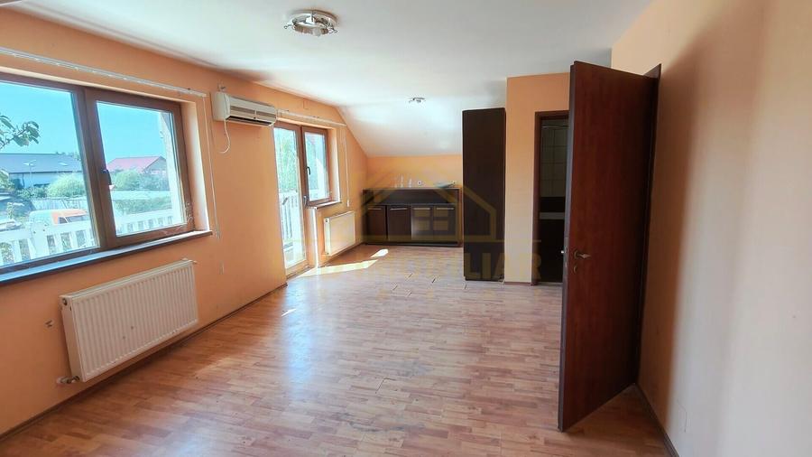 Casă individuală cu 6 camere cu Canalizare în Glina