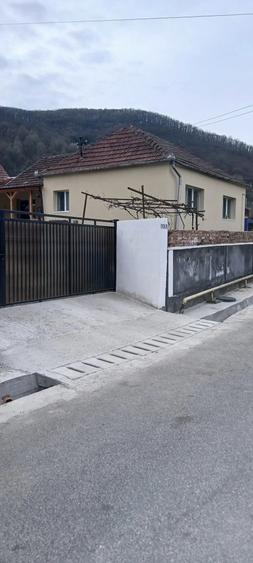 Casă cu 3 camere cu Teren 1890 Mp în Vețel