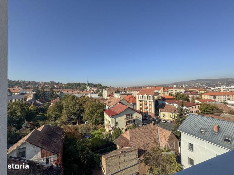 Spațiu comercial, de 1,600 mp, în P-ța Mihai Viteazul