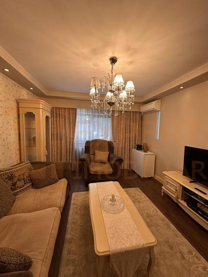 Apartament cu 3 camere decomandat, mobilat în Dacia