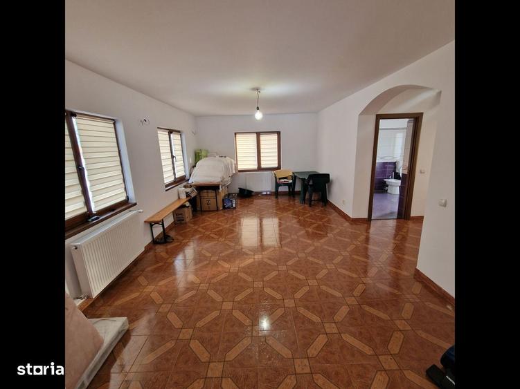 Casă cu 4 camere cu Teren 2676 Mp în Central