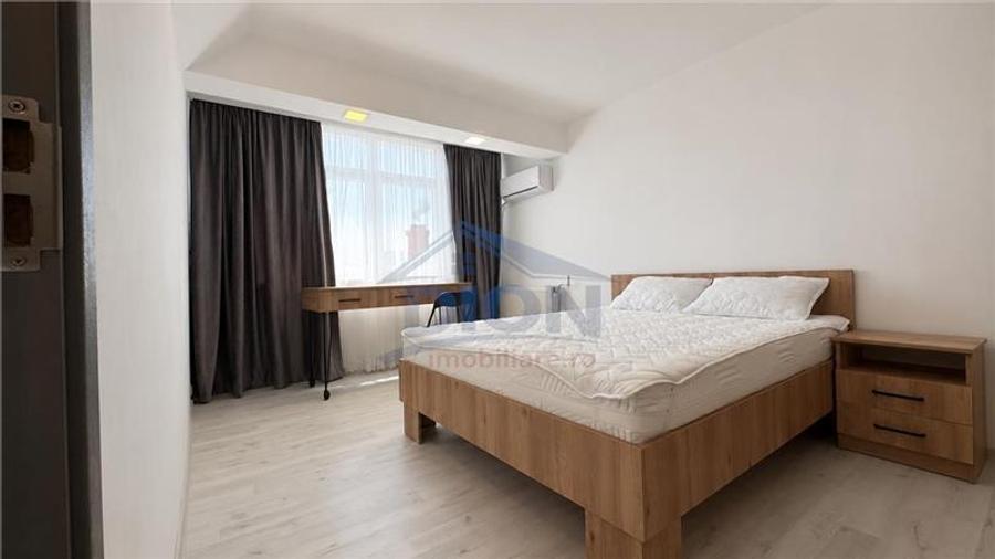 Apartament cu 3 camere semidecomandat, mobilat în Cantemir