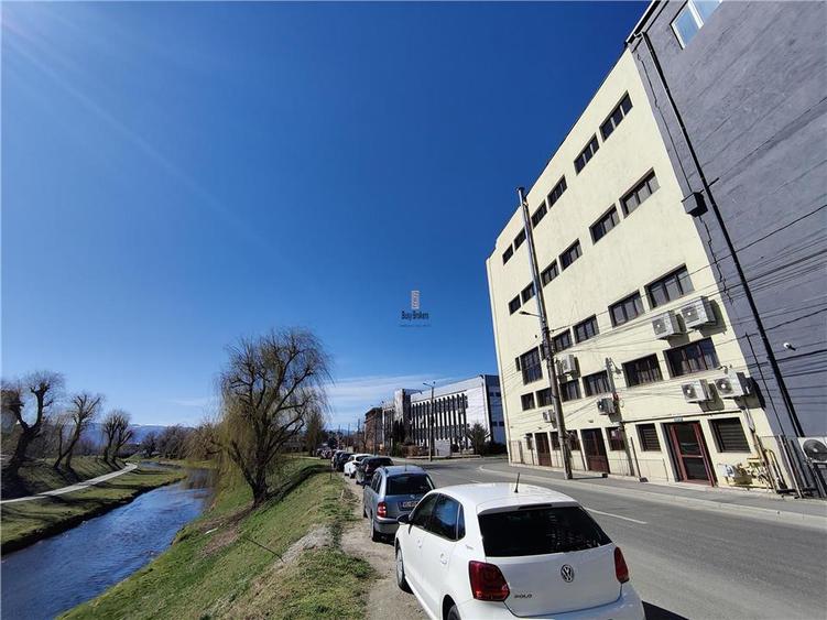 Birou, de 1,458 mp, în Orașul de Jos