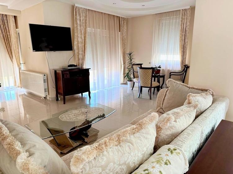 Casă individuală cu 4 camere cu Teren 657 Mp în Central