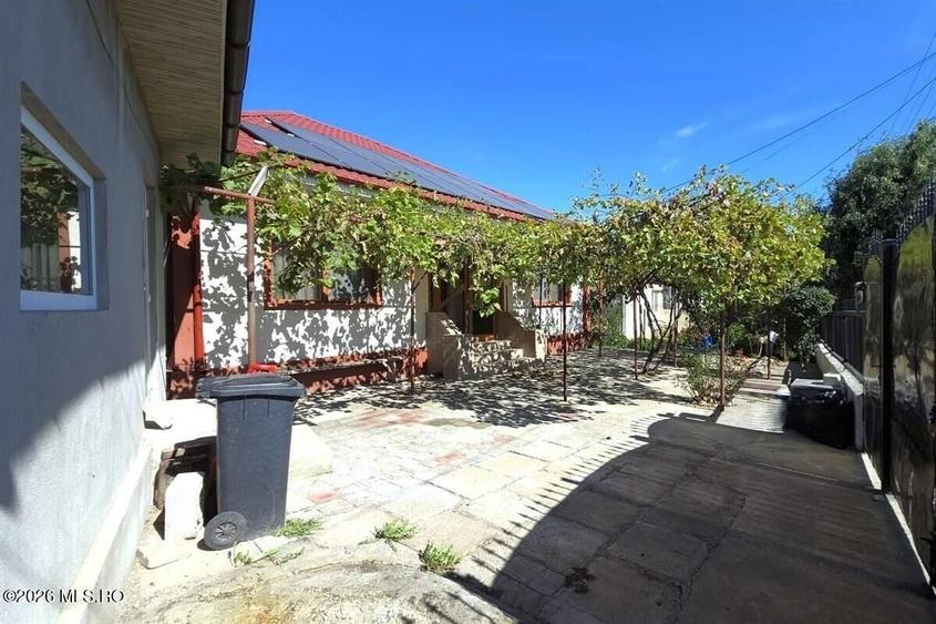Casă individuală cu 5 camere cu Canalizare în Castelu