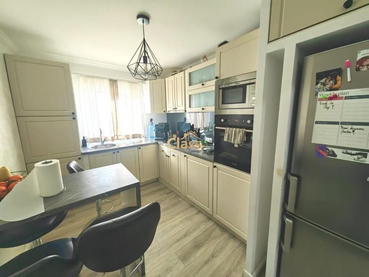 Apartament cu 3 camere decomandat, mobilat în Între Lacuri