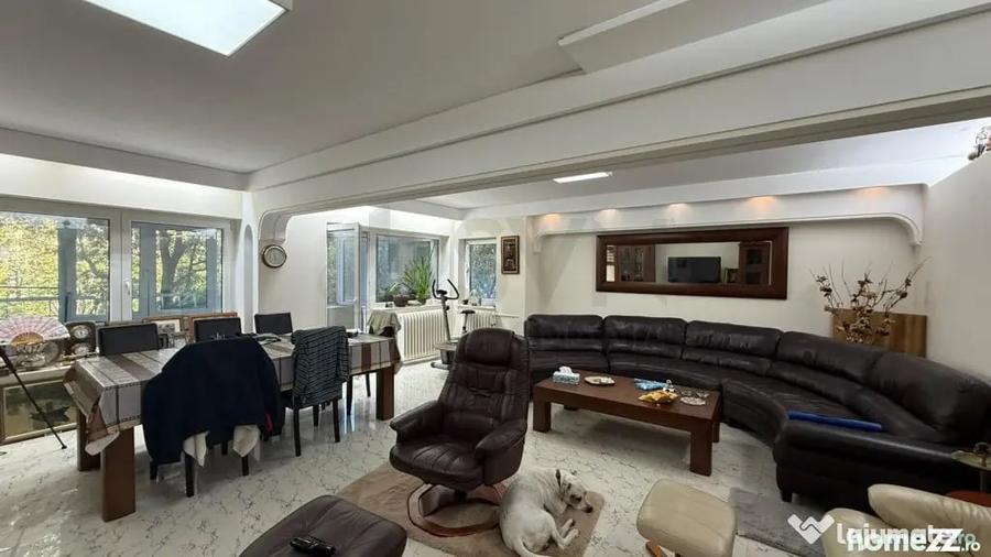 Apartament cu 5 camere decomandat în Unirii