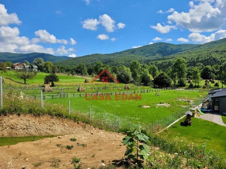Casă individuală cu 6 camere cu Teren 2020 Mp în Valea Doftanei