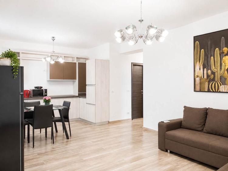 Apartament cu 2 camere decomandat în Central
