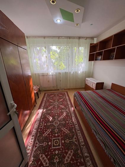Apartament cu 3 camere semidecomandat în Exterior Vest