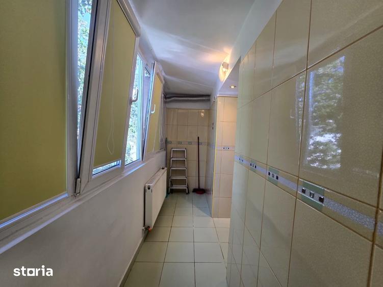 Apartament cu 3 camere semidecomandat, mobilat în Titan