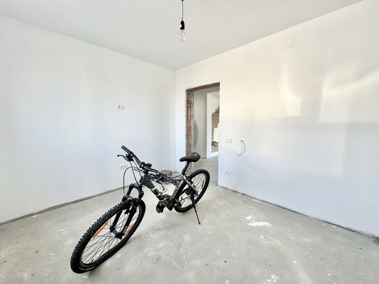 Duplex cu 4 camere cu Canalizare în Bazoșu Nou