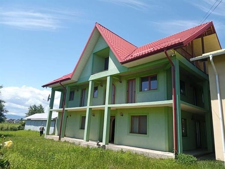Casă individuală cu 4 camere cu Teren 5000 Mp în Vadu Moldovei