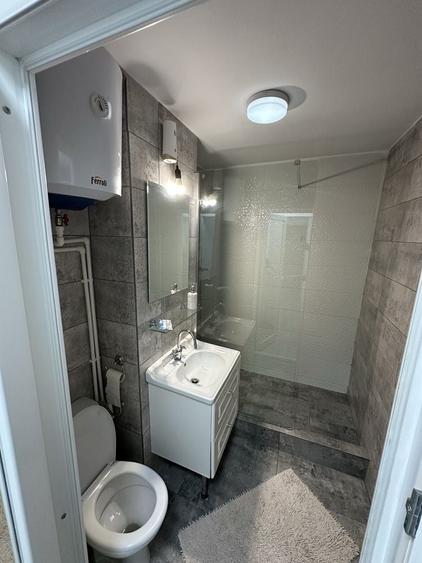 Apartament cu 3 camere decomandat în Drumul Taberei
