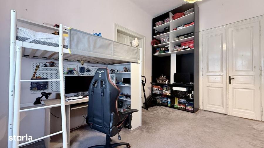 Apartament cu 4 camere decomandat în P-ța Maria