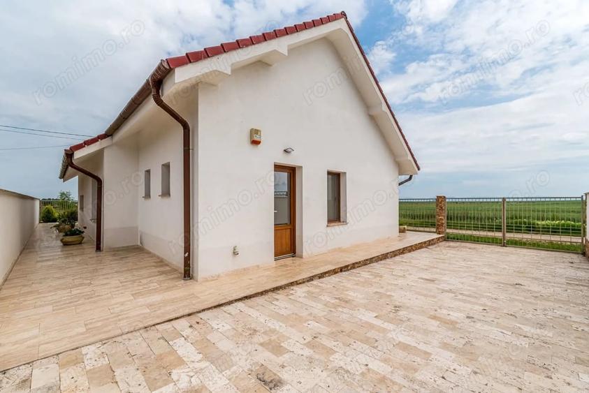 Casă cu Teren 300 Mp în Tisa