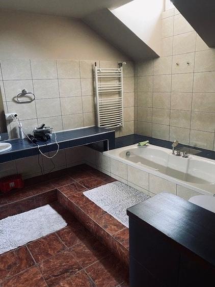 Casă individuală cu 11 camere cu Canalizare în Chișoda