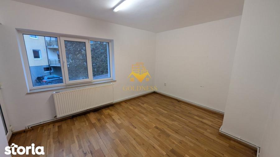 Casă cu 9 camere cu Teren 2000 Mp în Andrei Mureșanu