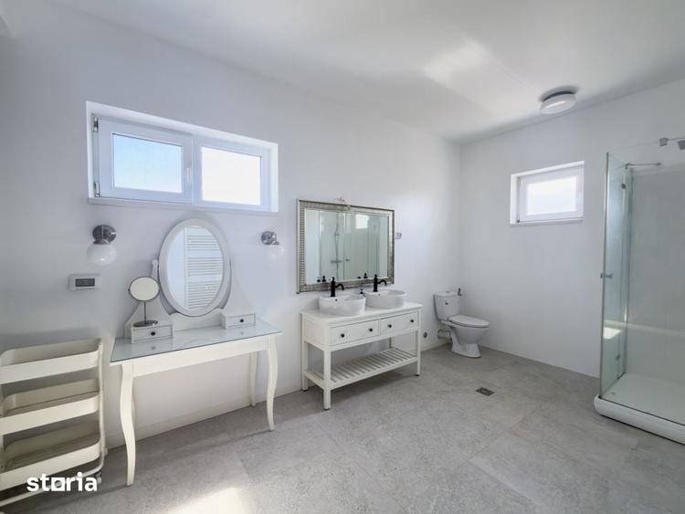Casă cu 10 camere cu Teren 1569 Mp în Central