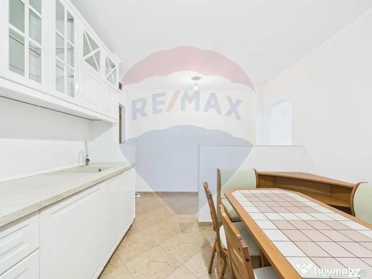 Apartament cu 3 camere decomandat în Lujerului
