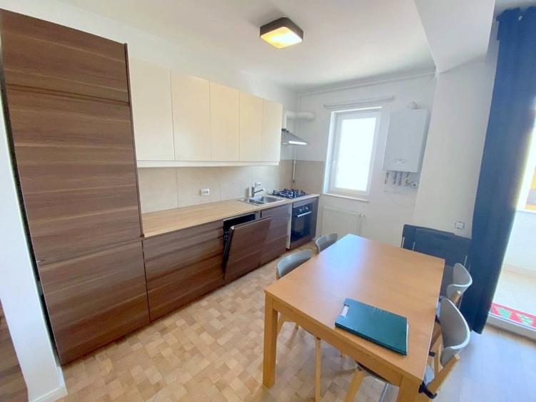 Apartament cu 2 camere semidecomandat, mobilat în Bună Ziua