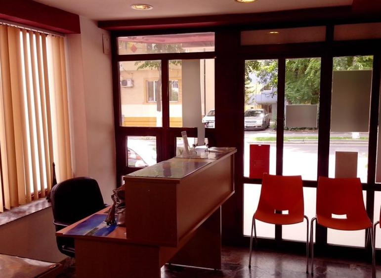 Spațiu comercial, de 90 mp, în Central