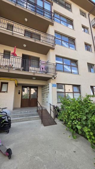 Apartament cu 3 camere decomandat în Dobroești