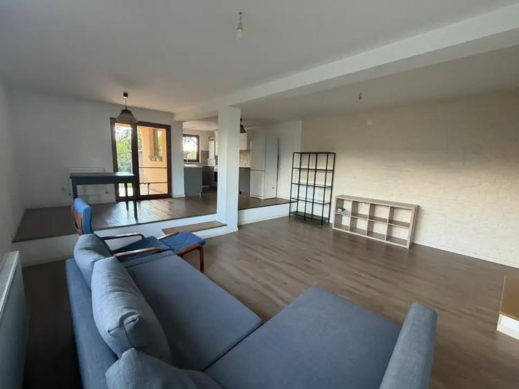 Duplex cu 5 camere cu Canalizare în Central