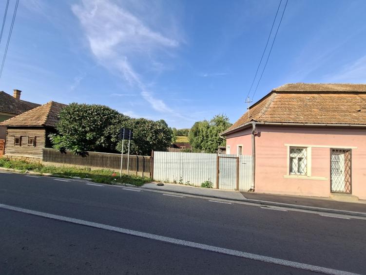 Casă cu 4 camere în Iara