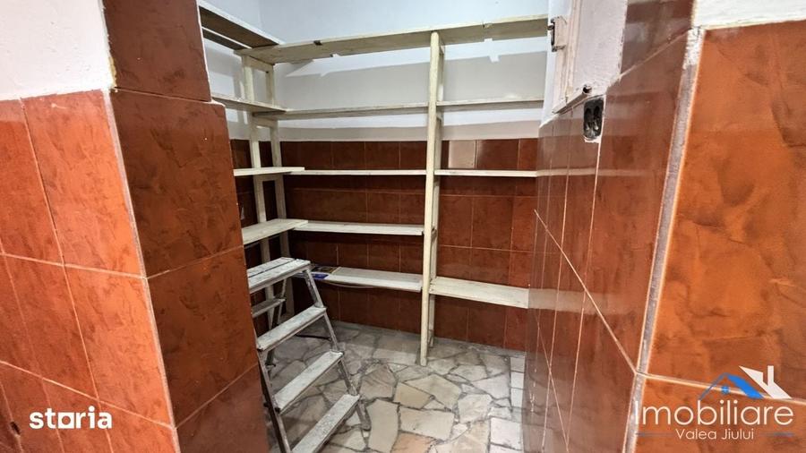 Spațiu comercial, de 40 mp, în Petros