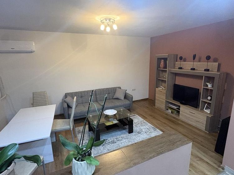 Apartament cu 2 camere decomandat în Independenței