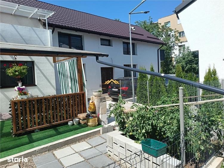 Casă cu 4 camere în Manolești
