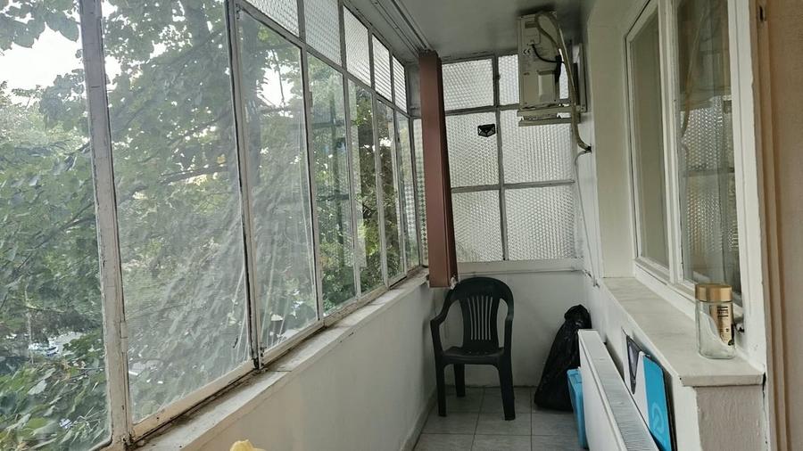 Apartament cu 3 camere decomandat în Titan