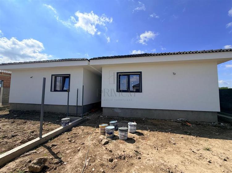 Duplex cu 4 camere cu Canalizare în Moșnița Nouă